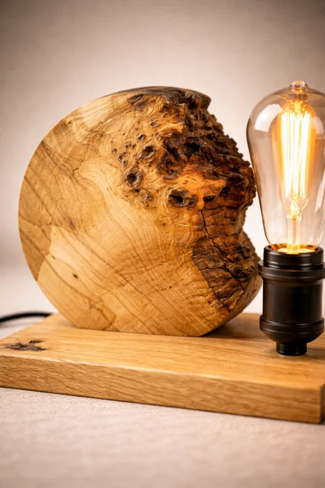 Lampă decorativă din lemn de plop, formă organică cu bază din stejar