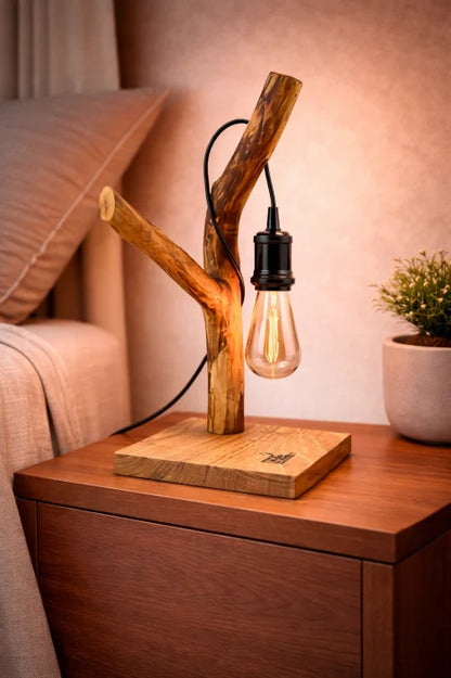 Lampă handmade din stejar cu bec Edison suspendat pe bază stejar