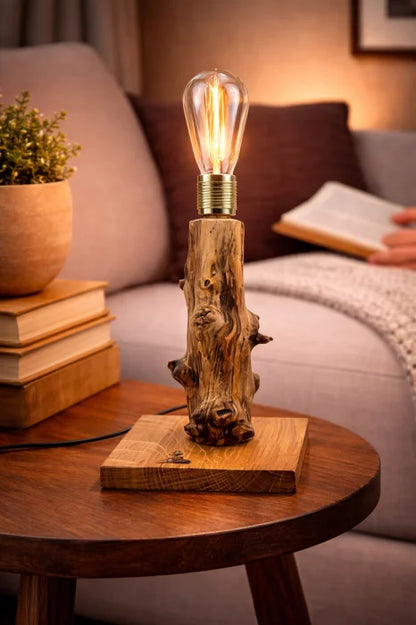 Lampă handmade din ramură verticală de stejar pe bază stejar, bec Edison