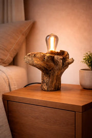 Lampă handmade din trunchi de stejar masiv cu formă organică, bec Edison