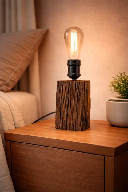 Lampă din trunchi de stejar cu scoarță naturală, bec Edison – handmade
